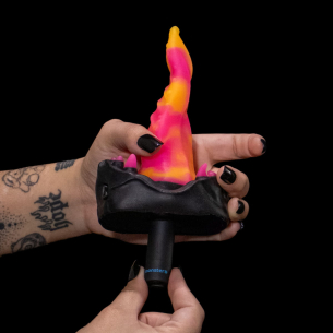 Hentai Vibrador Lick Goth da Monster D com base escura e ponta de língua

