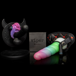 Kit Erótico Monster D com cinta strapon, dildo, vibrador bullet Viper e anel peniano
